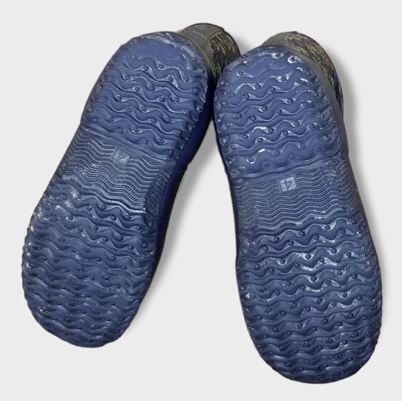 Elements Waterproof Skull Print Winter Boots, Size 4 - Picture 4 of 6